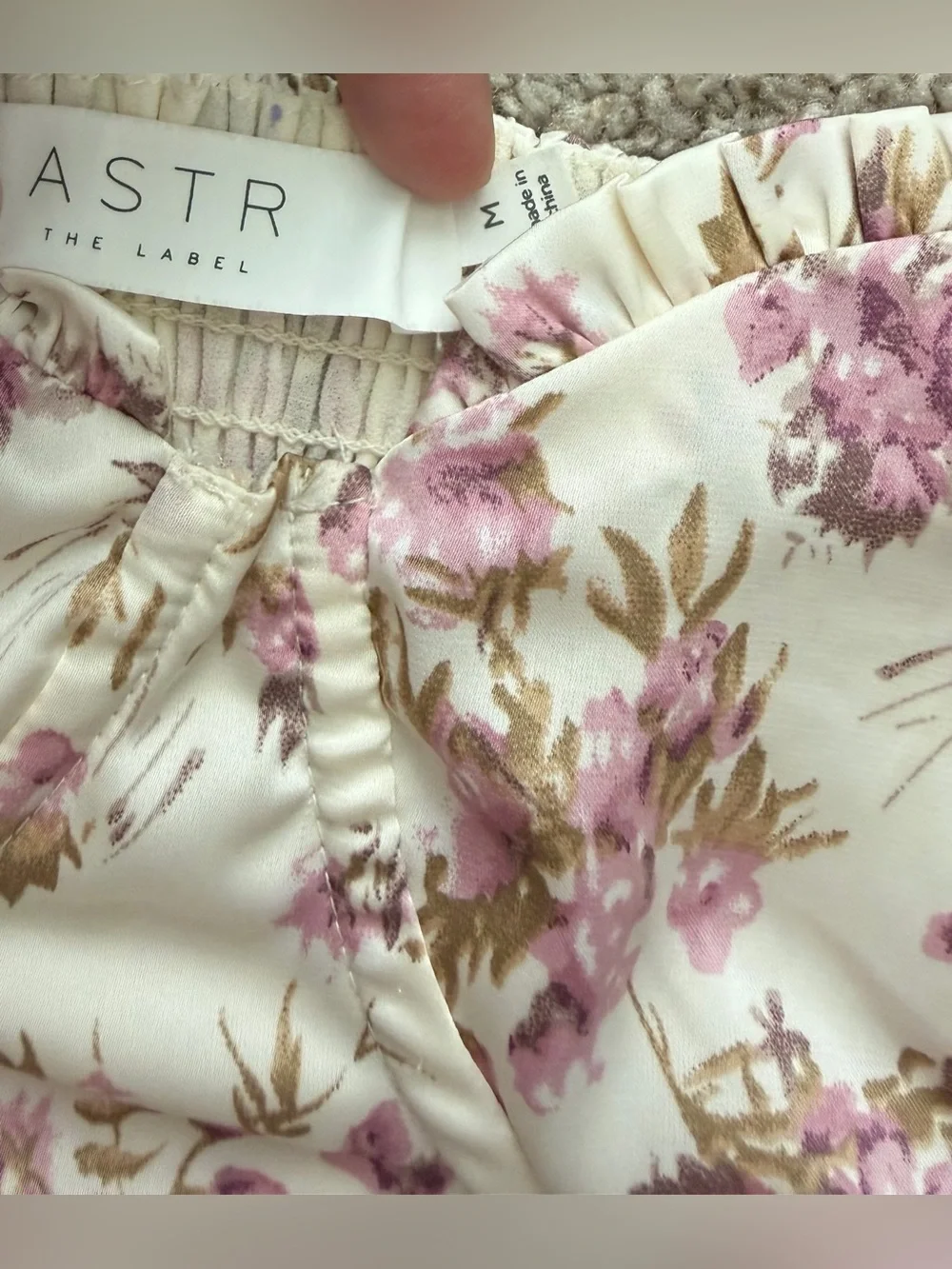 ASTR the Label Bust Floral Top Satin Cream